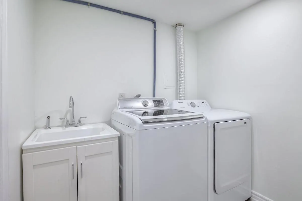 Modern Designed 3Br Lavish Villa Toronto