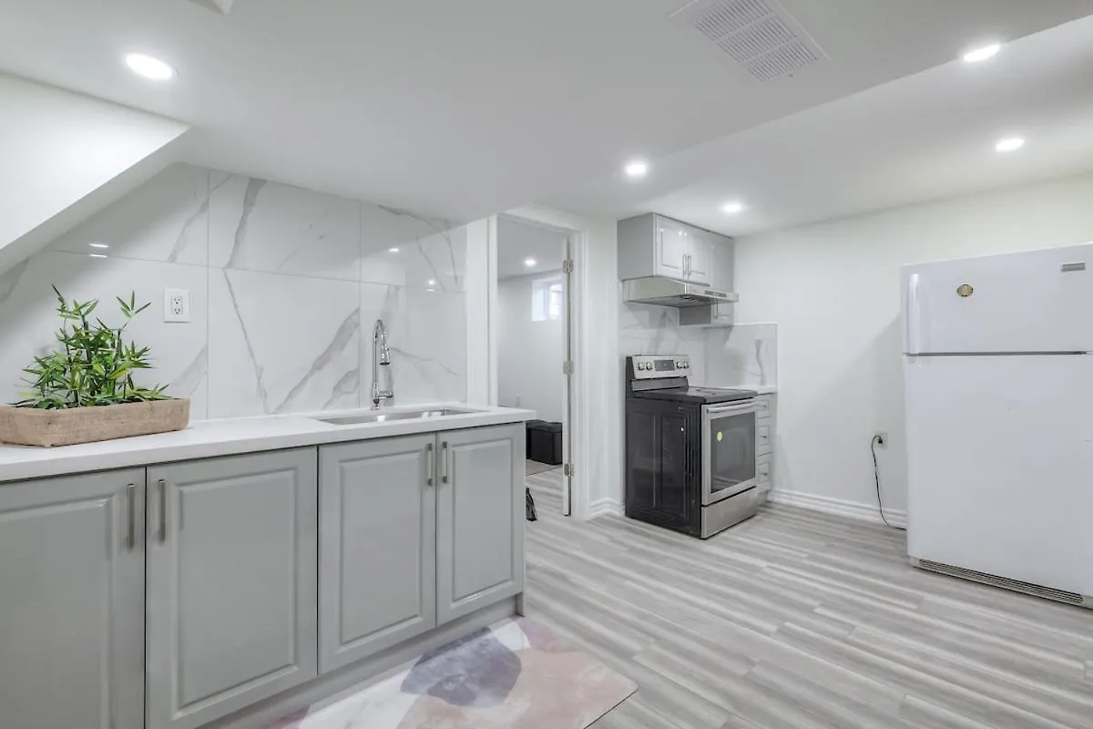 Modern Designed 3Br Lavish Villa Toronto
