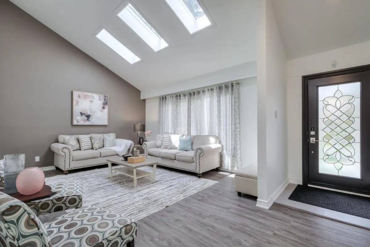 Modern Designed 3Br Lavish Villa Toronto