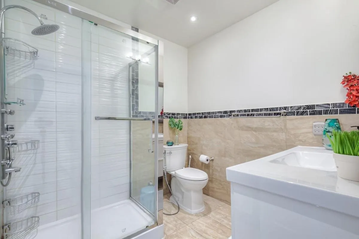 Modern Designed 3Br Lavish Villa Toronto
