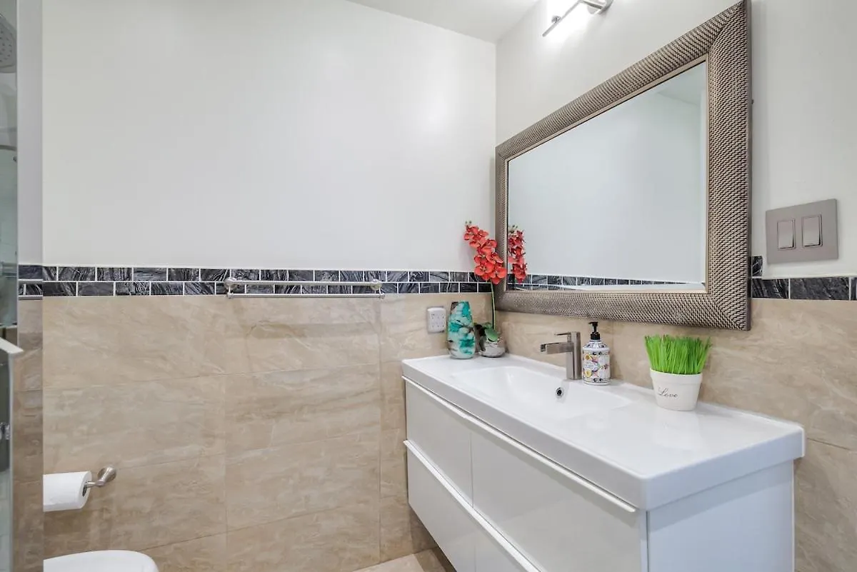 Modern Designed 3Br Lavish Villa Toronto