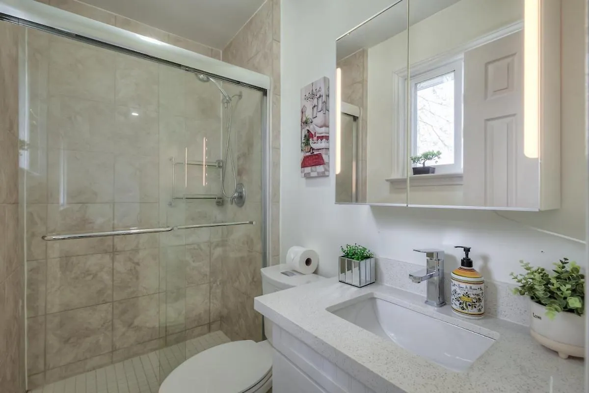 Modern Designed 3Br Lavish Villa Toronto