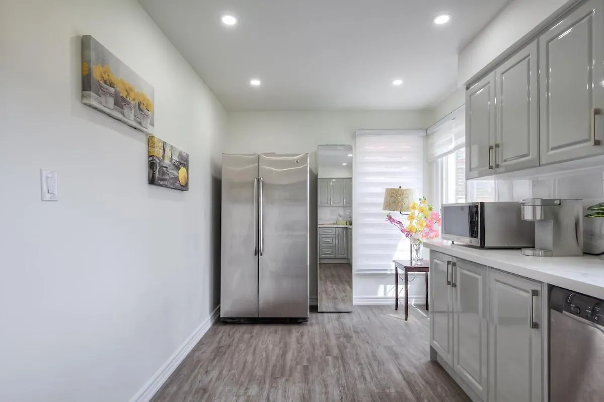 Modern Designed 3Br Lavish Villa Toronto