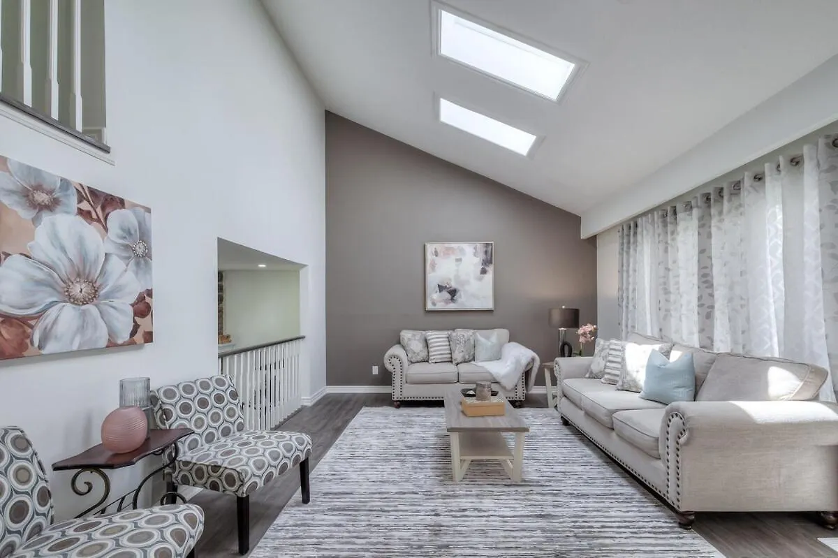 Modern Designed 3Br Lavish Villa Toronto